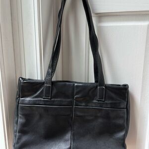 Perlina Black Shoulder Bag with Structured Design